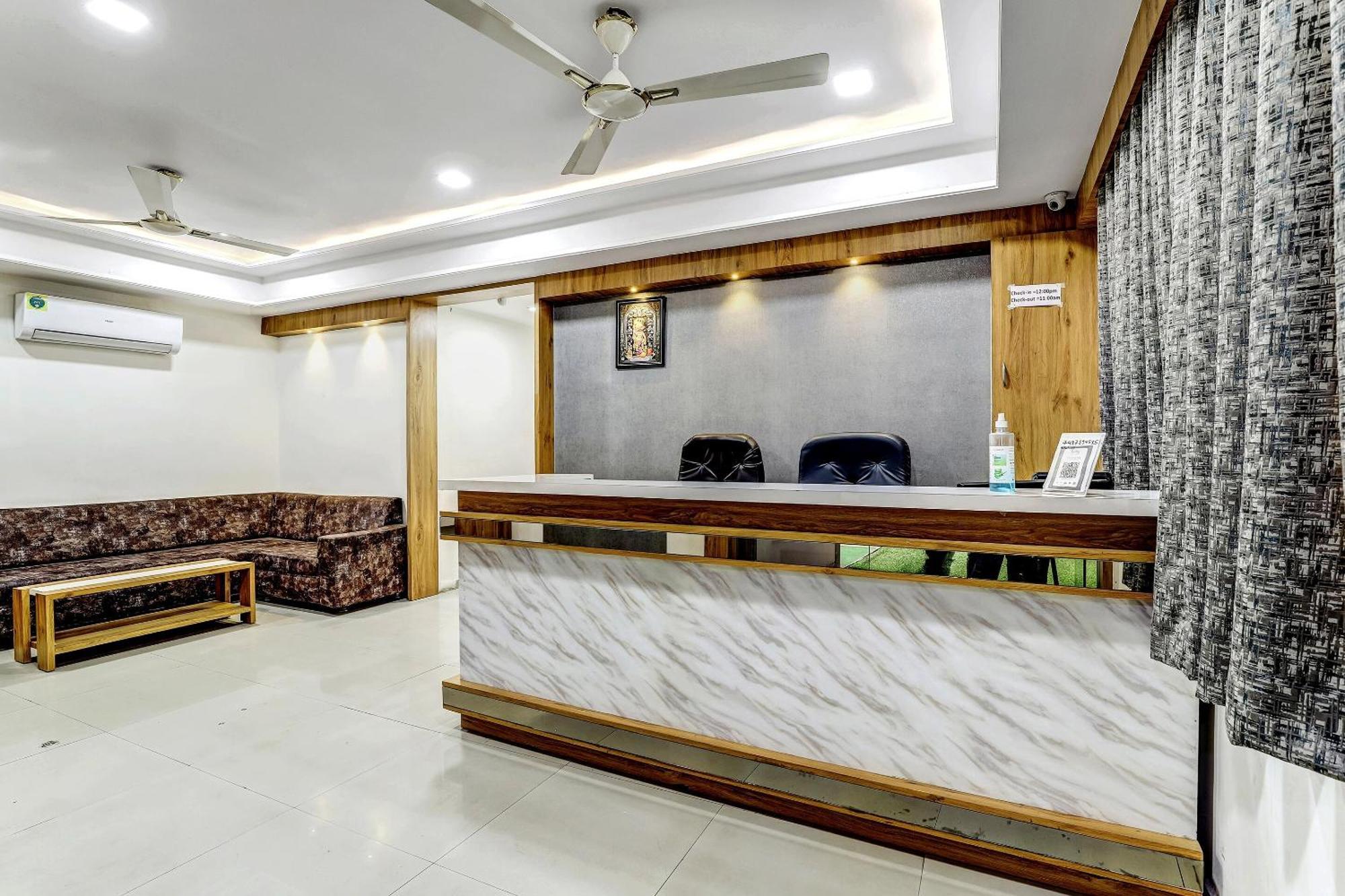 Capital O Maple View Hotel Naroda Екстериор снимка