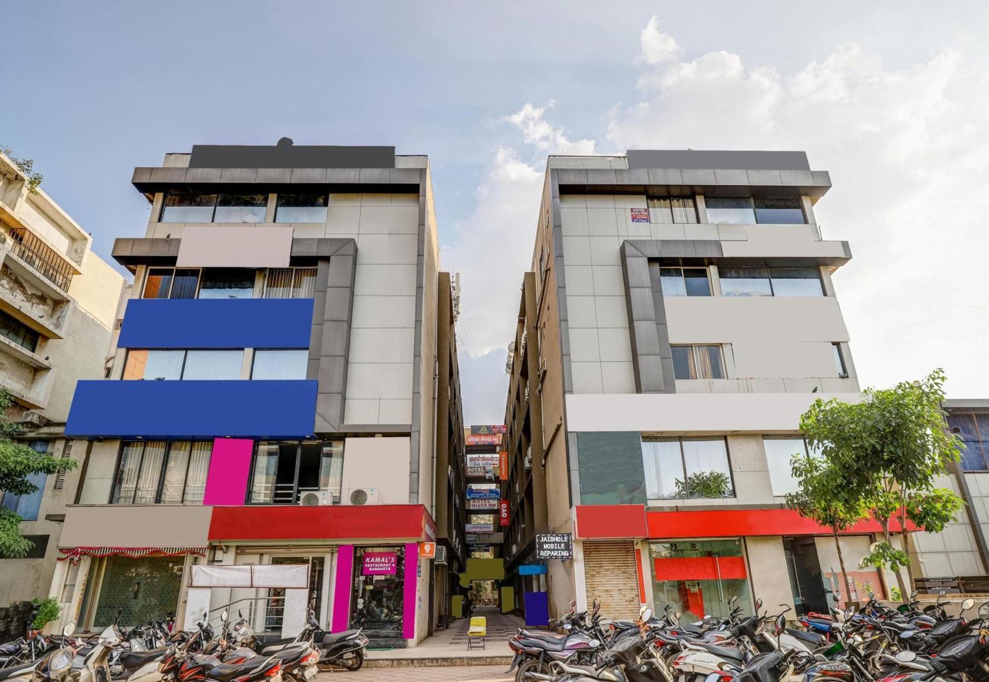 Capital O Maple View Hotel Naroda Екстериор снимка