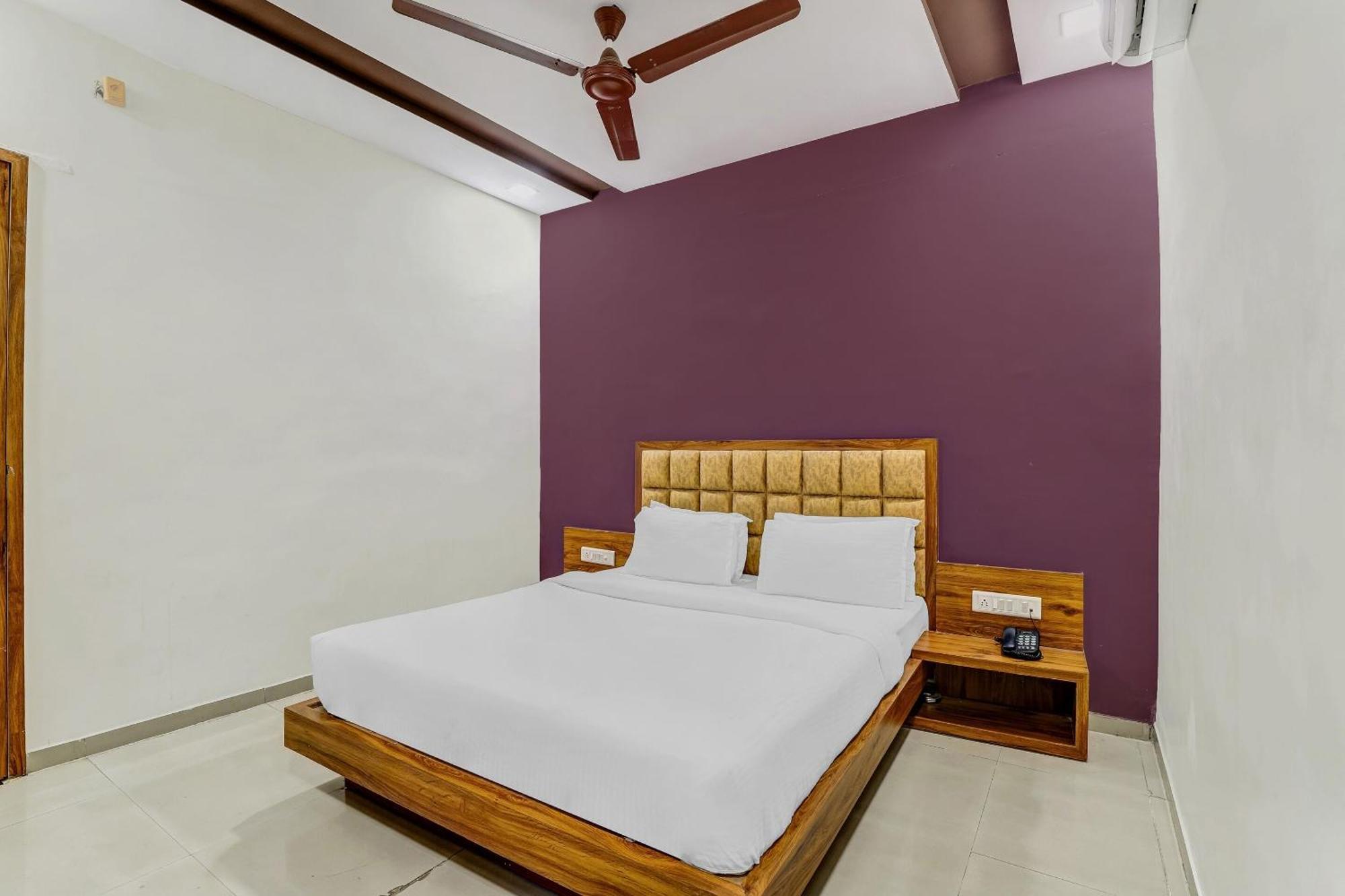 Capital O Maple View Hotel Naroda Екстериор снимка