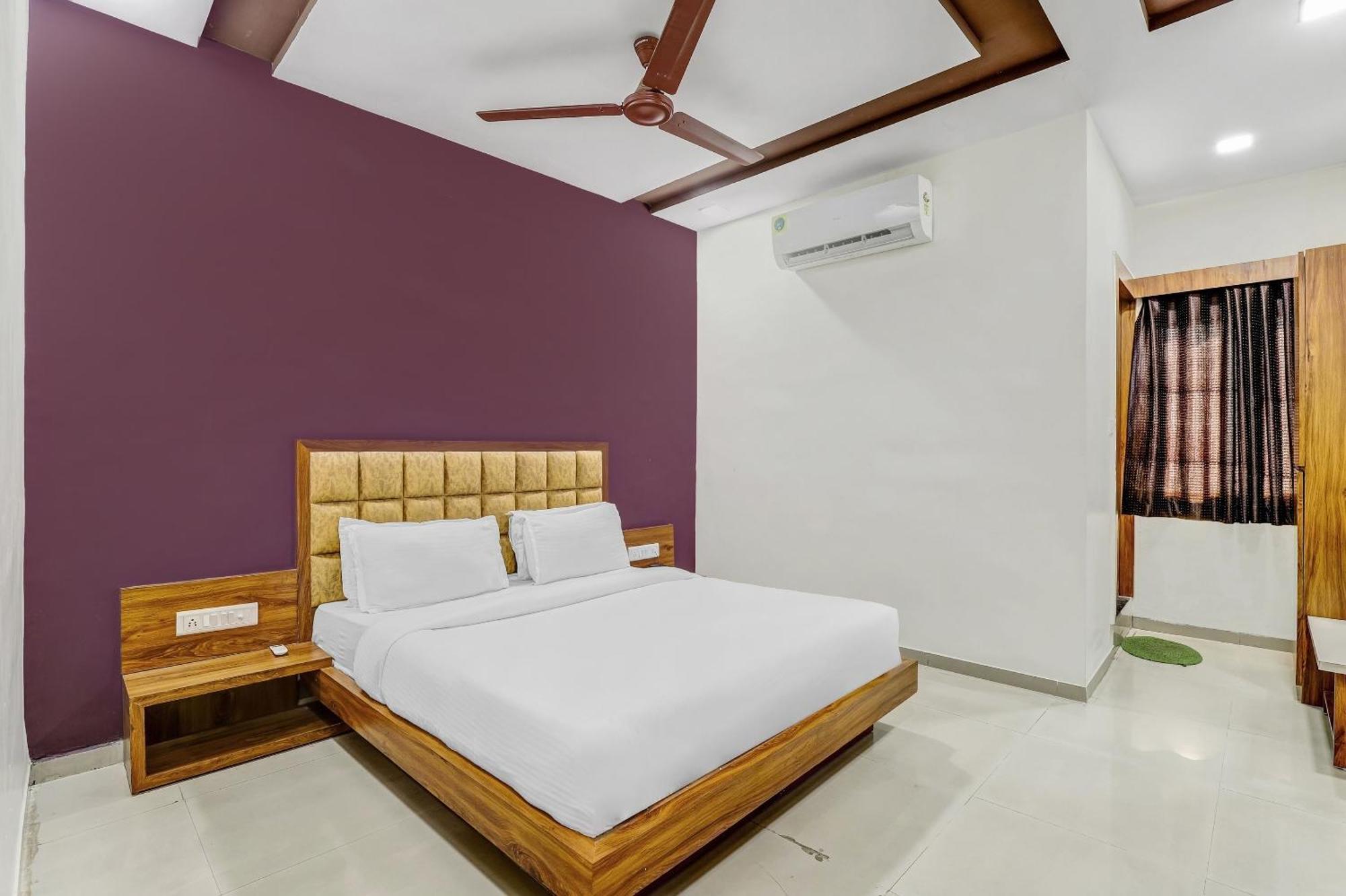 Capital O Maple View Hotel Naroda Екстериор снимка